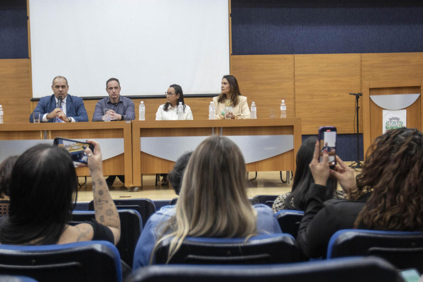 Coronel Dalton Perovano, da PMPR, falou sobre políticas públicas do Governo do Estado e conheceu ações locais de suporte a mulheres em situação de violência