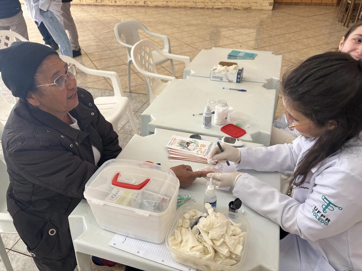 Ação de saúde contou com apoio da equipe eMulti, da UFPR, Unipar e Uningá