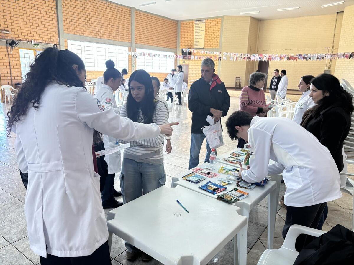 Ação de saúde contou com apoio da equipe eMulti, da UFPR, Unipar e Uningá