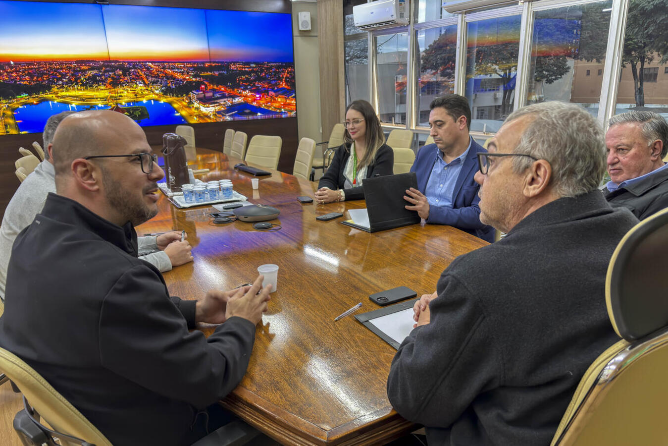 Prefeito Mario Costenaro recebeu o presidente da Associação Comercial e Empresarial de Toledo, Cristiano Dall’Oglio da Rocha, para troca de ideias