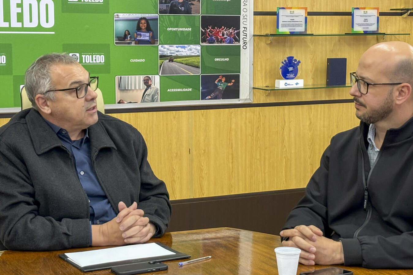 Prefeito Mario Costenaro recebeu o presidente da Associação Comercial e Empresarial de Toledo, Cristiano Dall’Oglio da Rocha, para troca de ideias