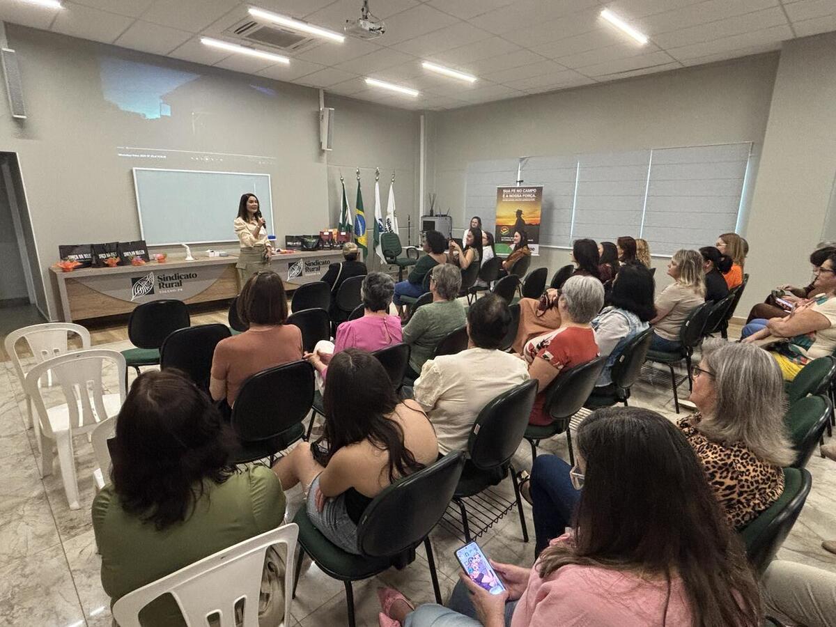 Organizada pela Secretaria da Mulher, atividade destinada a trabalhadoras rurais foi realizada na tarde desta quarta (23) e integra programação da Semana do Agricultor