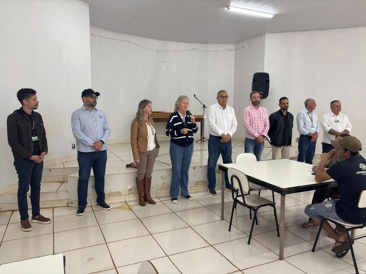 Cestas beneficiaram 115 famílias referenciadas no Cras II, com arroz, feijão, fubá, verduras, legumes, frutas e suco