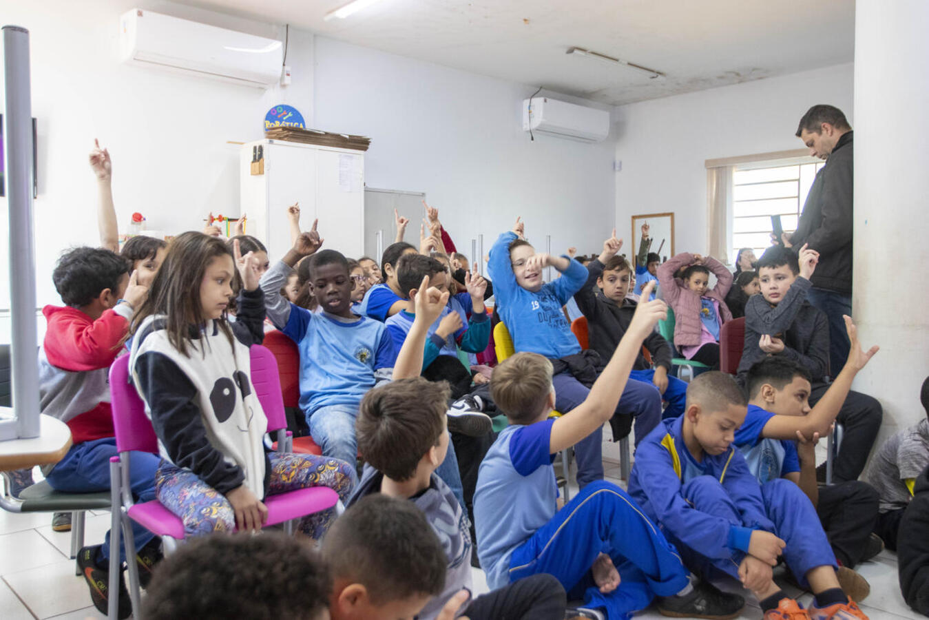 Nesta quinta-feira (10) integrantes da Guarda Municipal de Toledo realizaram uma palestra do Educatrânsito com crianças do 4°ano da Escola Municipal São Francisco de Assis