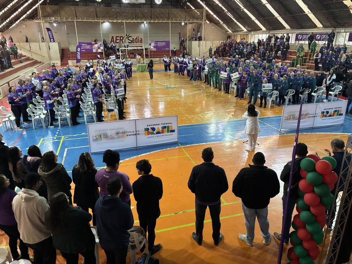 Os jogos acontecem nos espaços da AER Sadia, com aproximadamente 480 atletas de 12 municípios