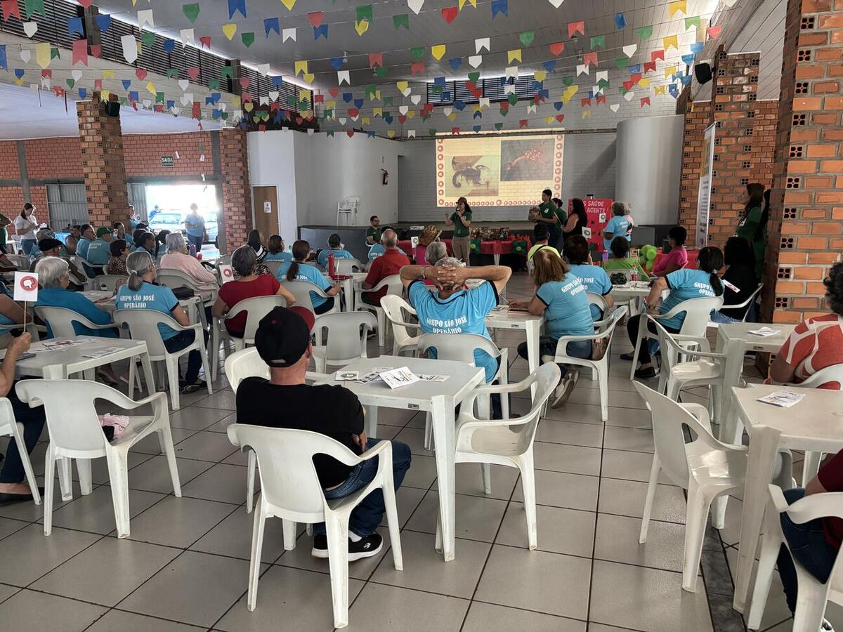 Idosos do grupo São José Operário participaram de atividade com agentes de combate às endemias sobre cuidados com escorpião