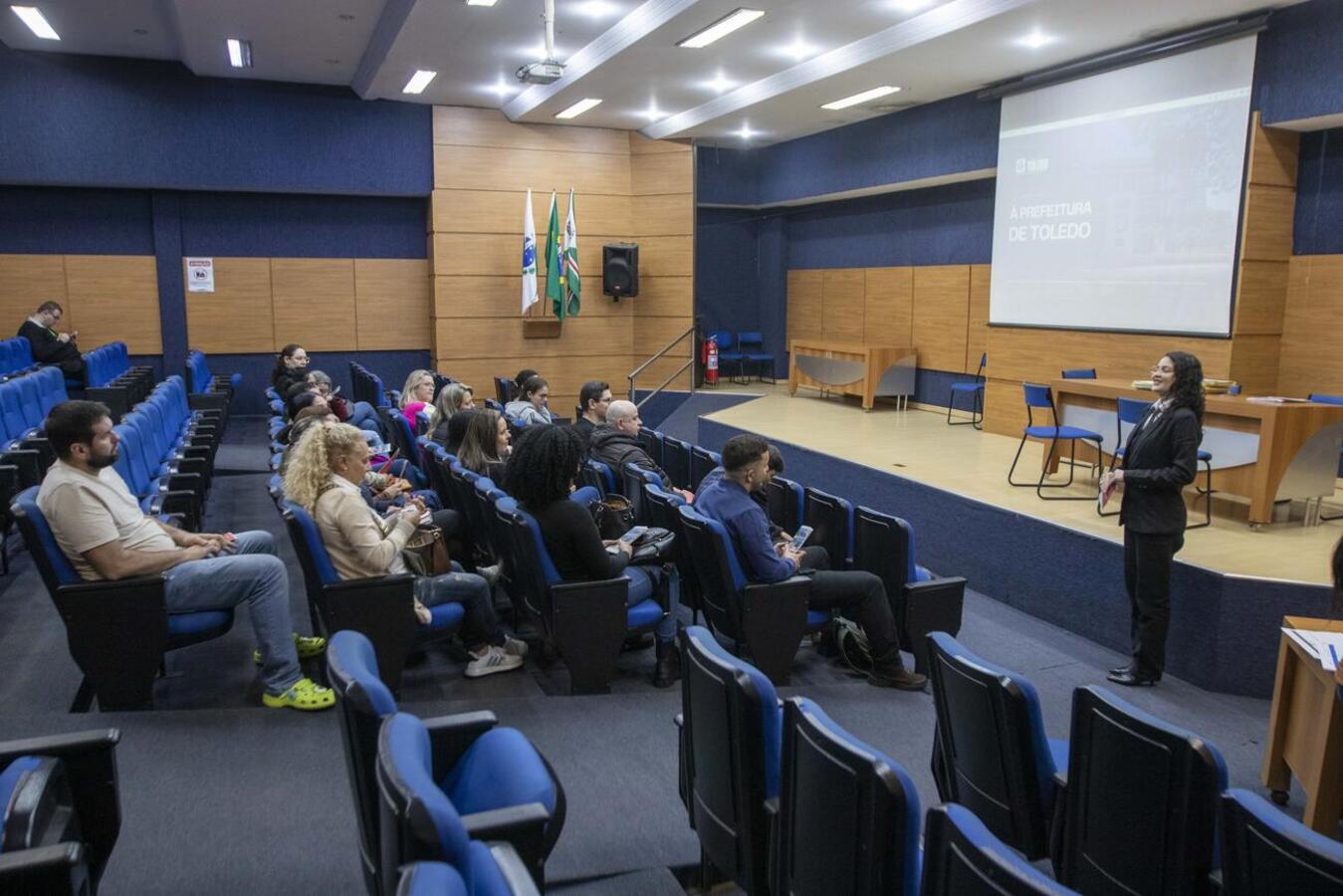 Recepção foi realizada na manhã desta quinta-feira (10) no Auditório Acary Oliveira; após assumirem o cargo, colaboradores já começaram a atuar em suas funções