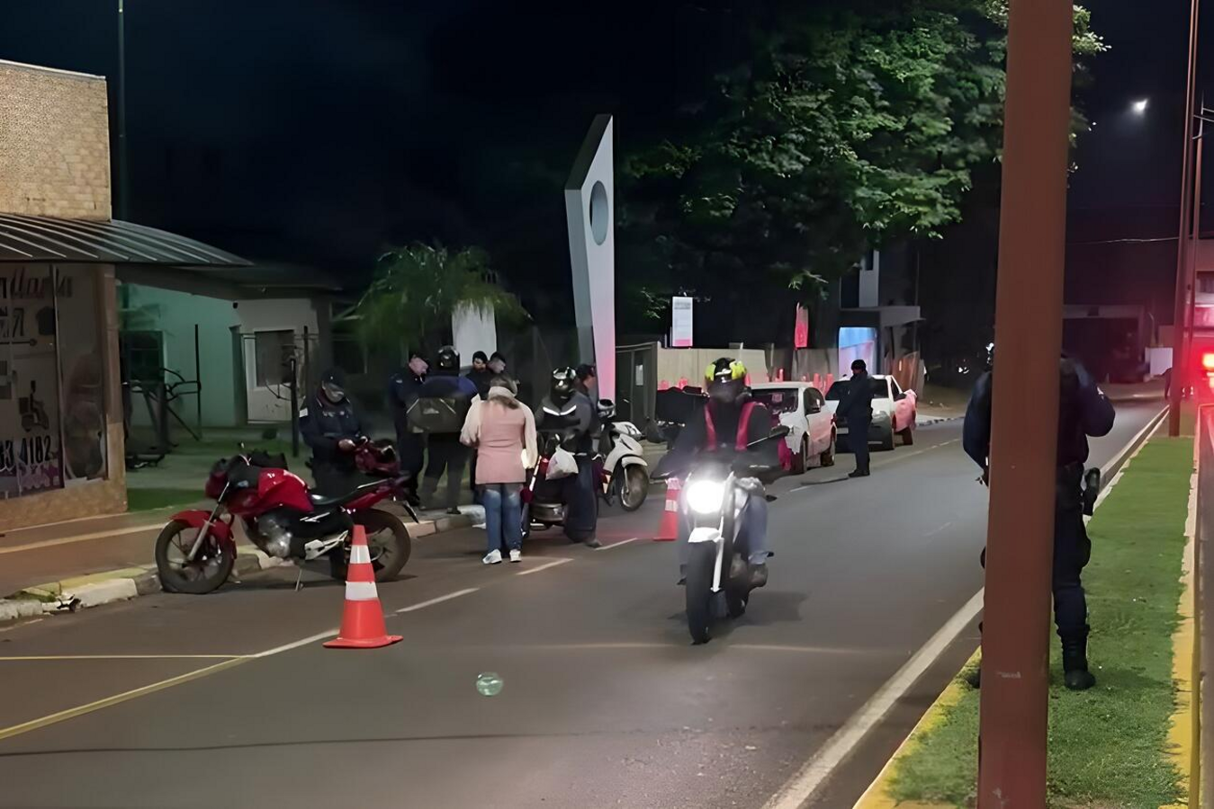 Ação realizada na noite desta quinta-feira (3) nos bairros São Francisco e Pioneiro apreendeu 16 veículos com escapamento adulterado e em situação irregular