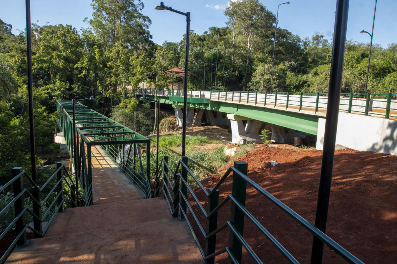 Trecho que dá acesso à ponte, tanto do lado urbano quanto do rural, não foi contemplado na licitação anterior