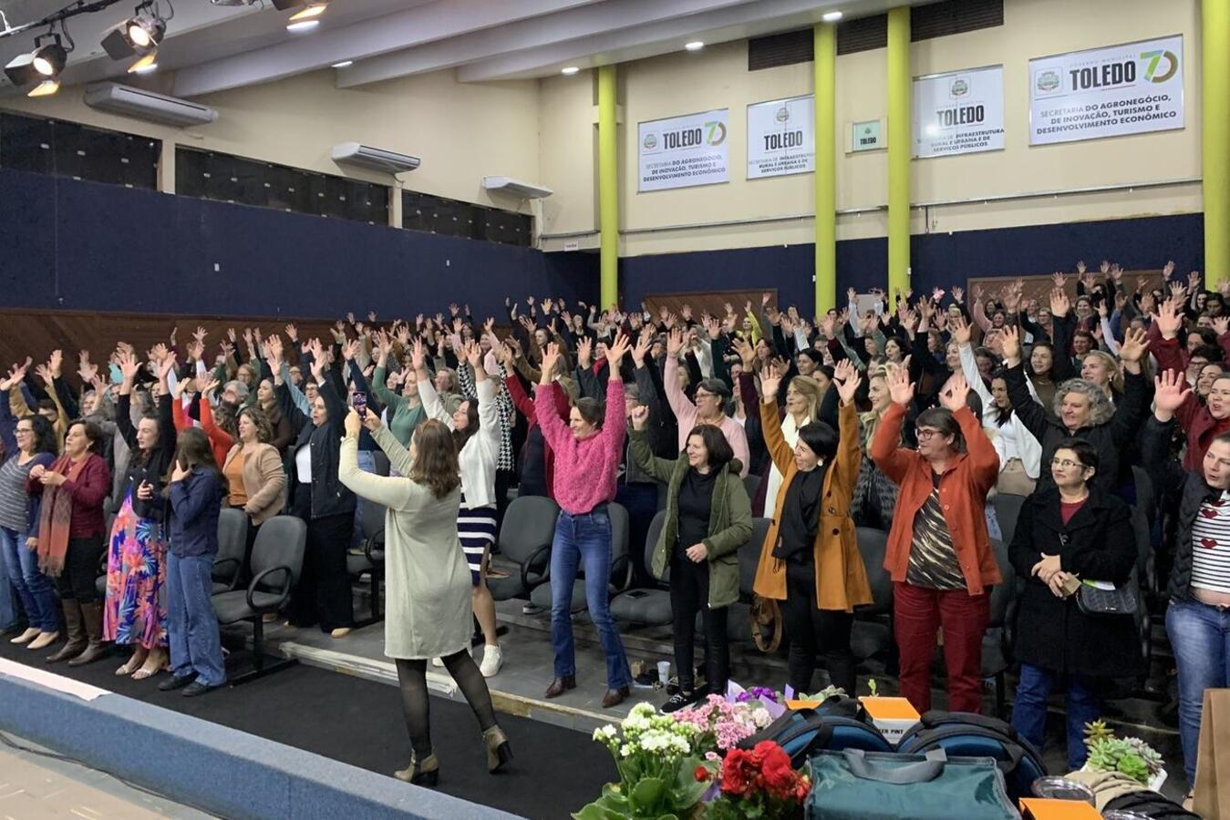 Produtoras rurais participaram nesta terça-feira (29) de ação da Semana do Agricultor que contou com palestra, relaxamento, meditação e sorteio de brindes 