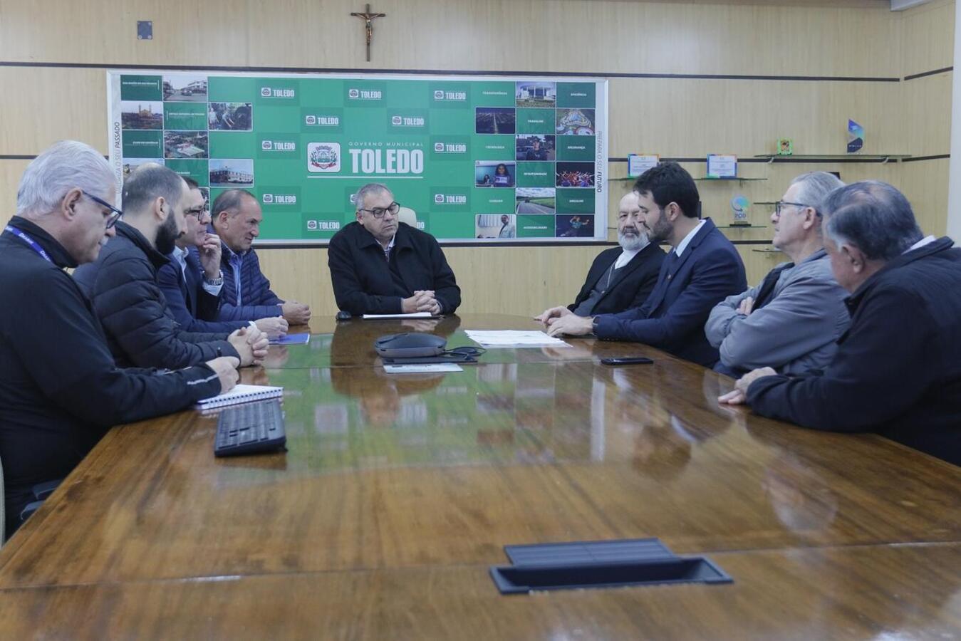 A Sala de Reuniões do Gabinete do Prefeito recebeu, nesta sexta (18), o bispo Dom João Carlos Seneme, que apresentou proposta da diocese à Prefeitura de Toledo