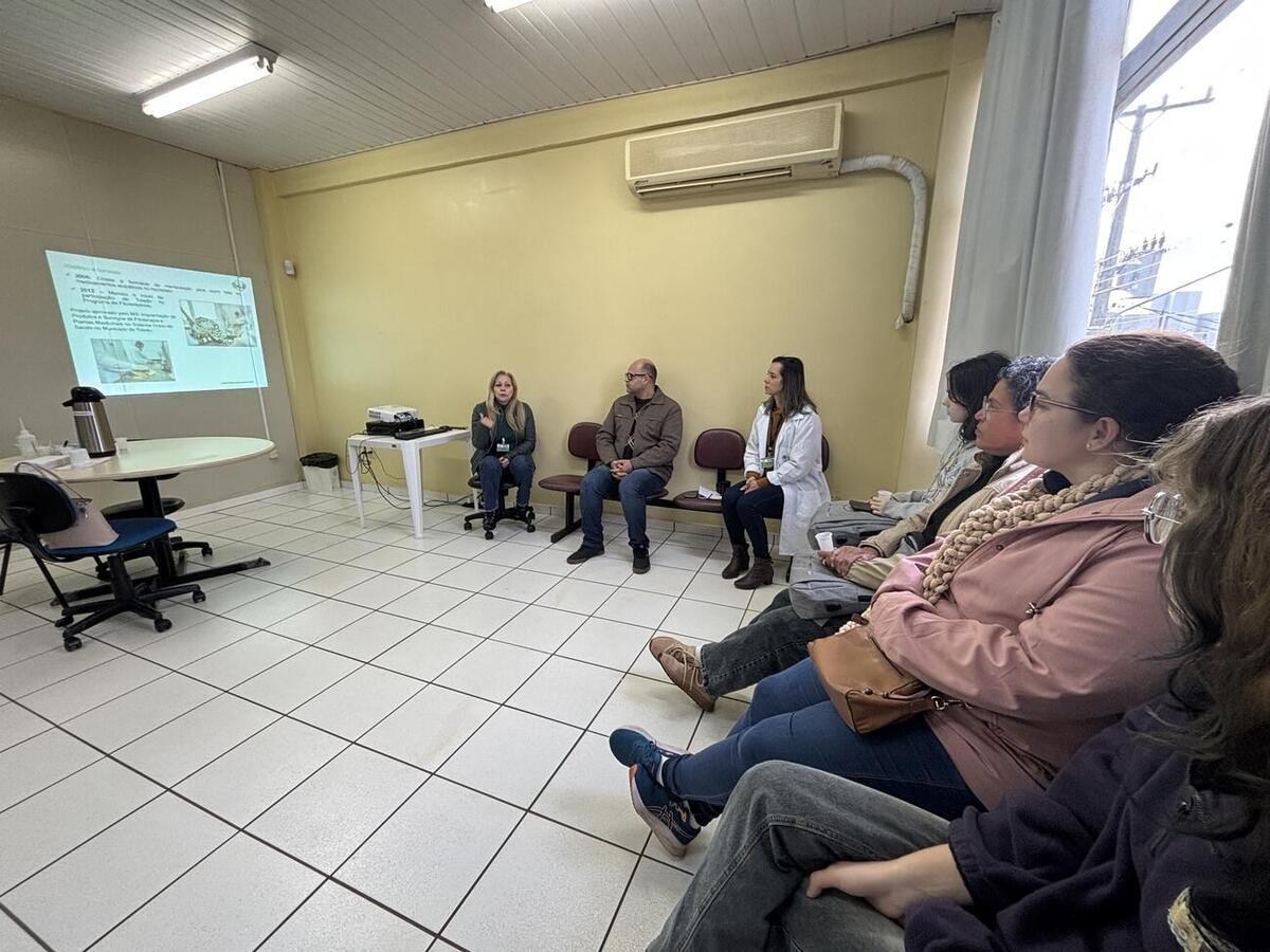 Objetivo foi conhecer o programa e avaliar a possibilidade de implantação em Cascavel