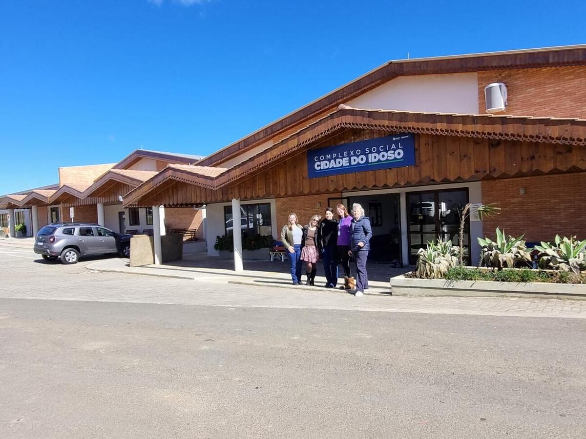 Ao lado de assessora do BID, secretárias estiveram em Irati na última sexta (18) para visitar Complexo Social do Idoso, onde puderam obter informações adicionais