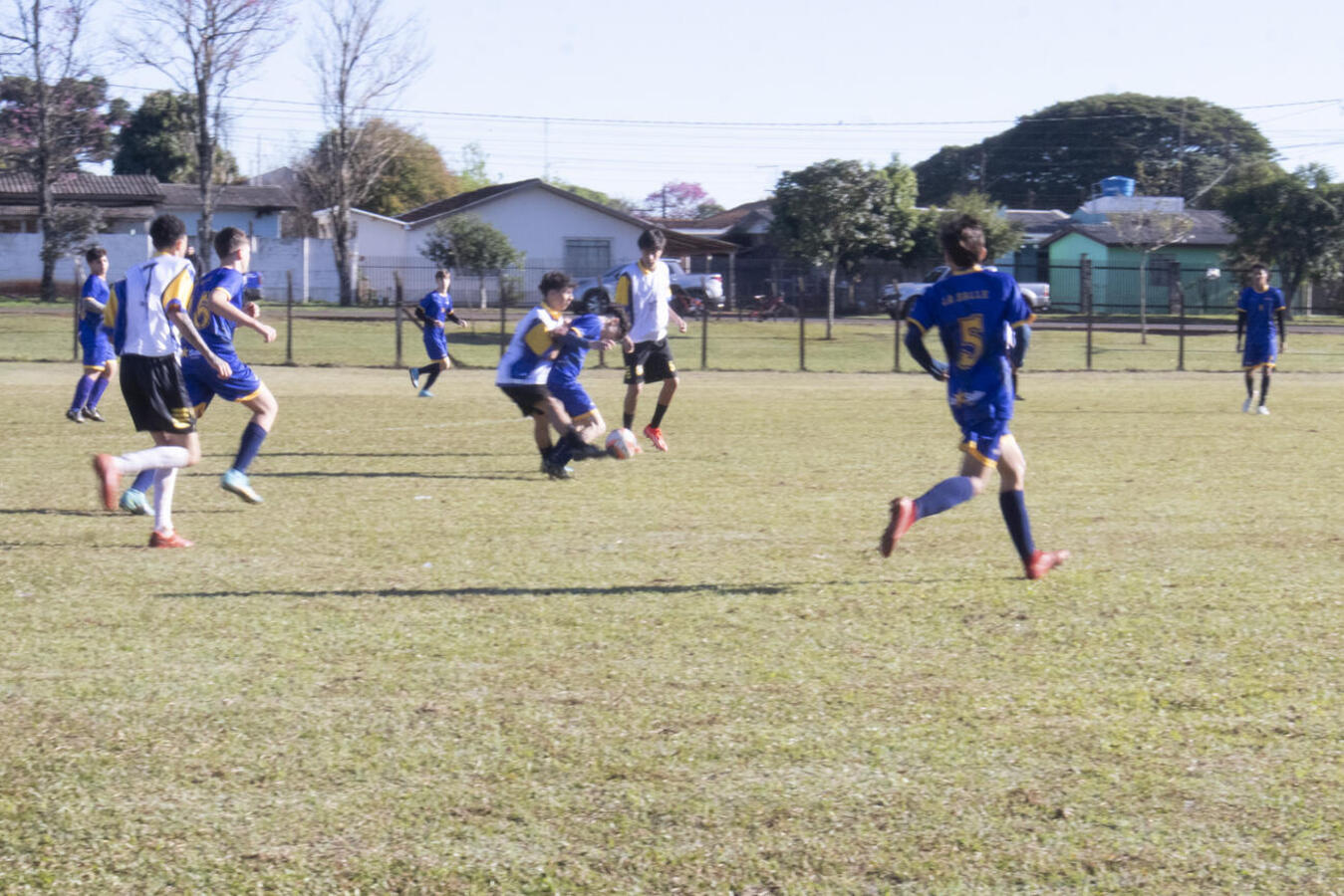 este ano 32 equipes, de 17 escolas, participam da competição nas categorias de 12 a 14 e 15 a 17 anos. Jogos seguem até a próxima semana