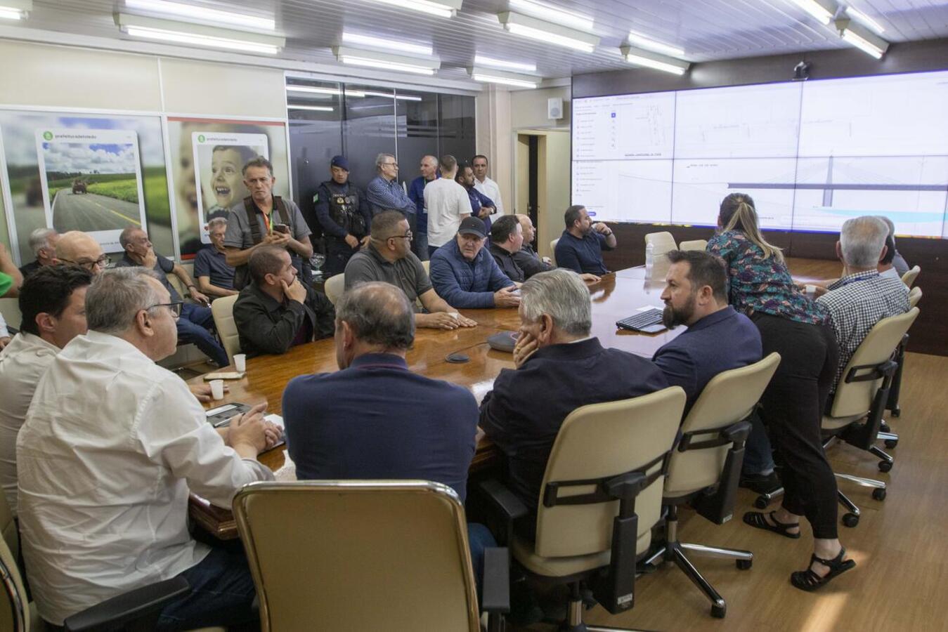 Guto Silva esteve em Toledo no final da tarde desta sexta-feira (15) e reafirmou o compromisso com as obras estruturantes do município