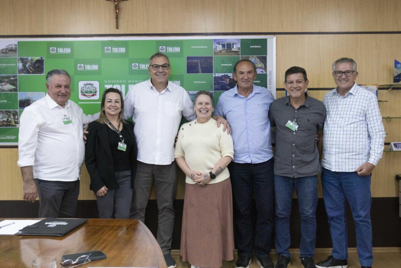 Ela se encontrou com o prefeito Mario Costenaro e o vice-prefeito Lucio De Marchi e pôde conhecer alguns departamentos da Prefeitura de Toledo