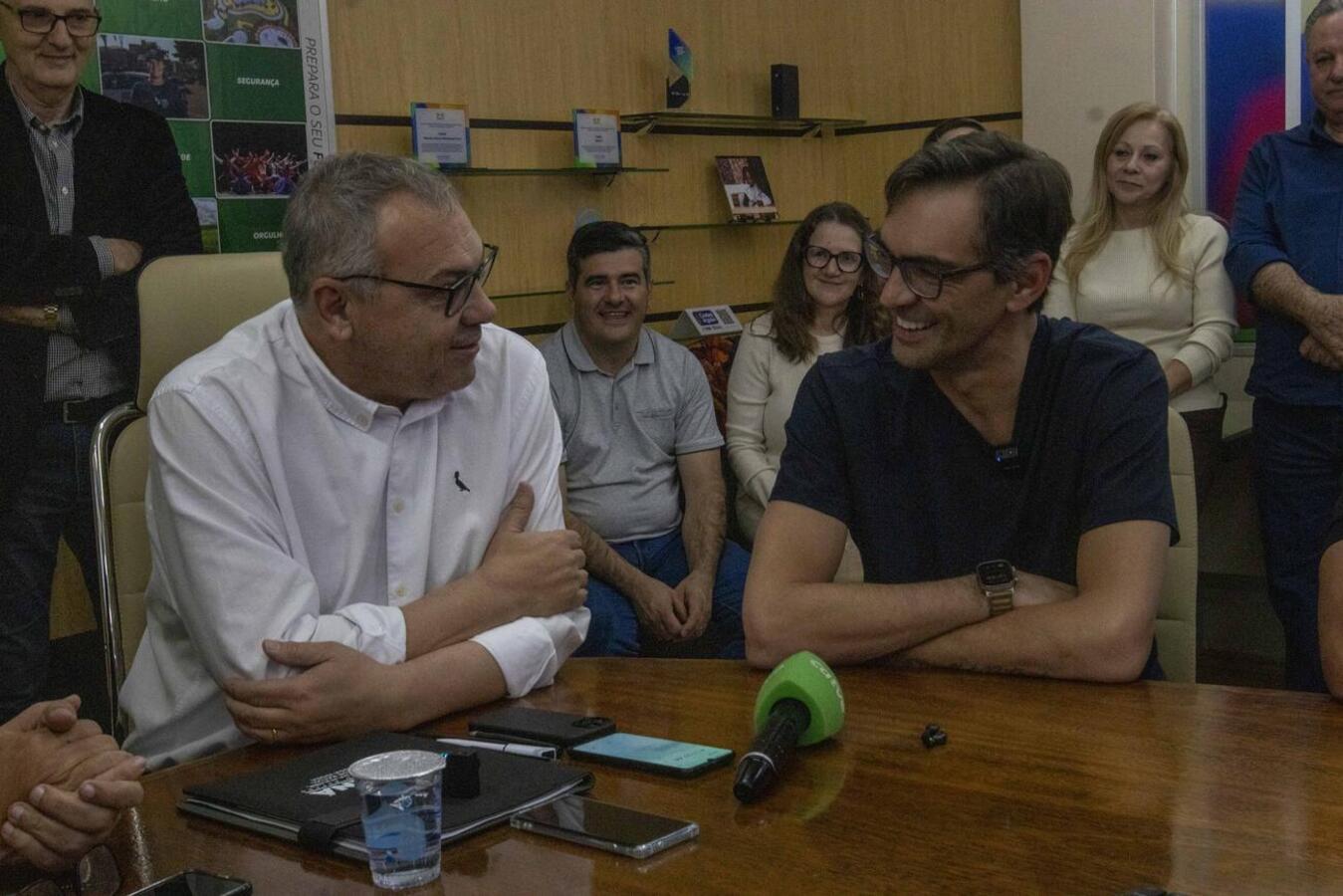 Prefeito Mario Costenaro recebeu Giba no Gabinete nesta sexta-feira