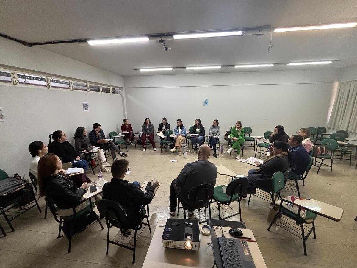 A secretaria da Saúde realizou o curso “Nós na Rede”, projeto que qualifica os servidores quanto ao cuidado e saúde mental