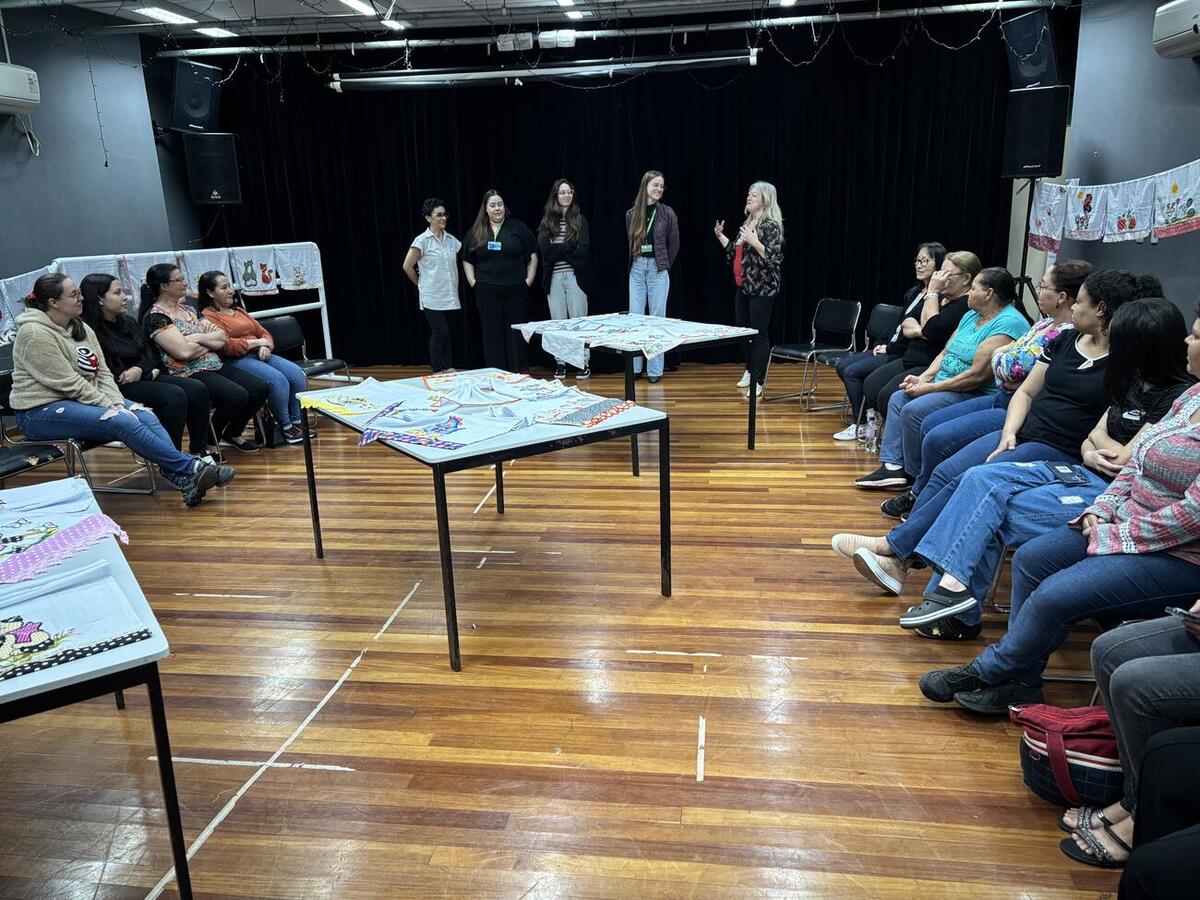 Alunas formandas expuseram os trabalhos produzidos durante o curso que teve duração de três meses