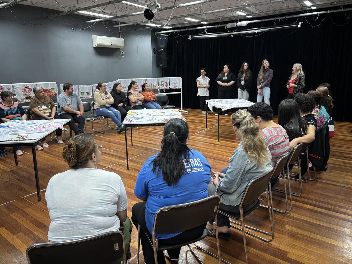 Alunas formandas expuseram os trabalhos produzidos durante o curso que teve duração de três meses