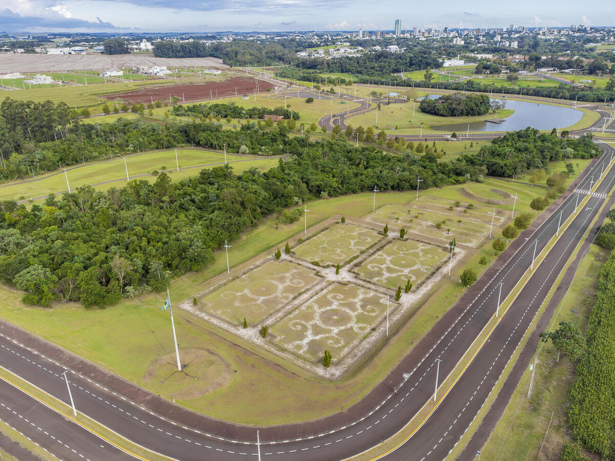 A Secretaria da Mulher, visando a campanha Agosto Lilás, estará plantando, nesta sexta-feira (22), 100 mudas de lavanda no Parque do Povo