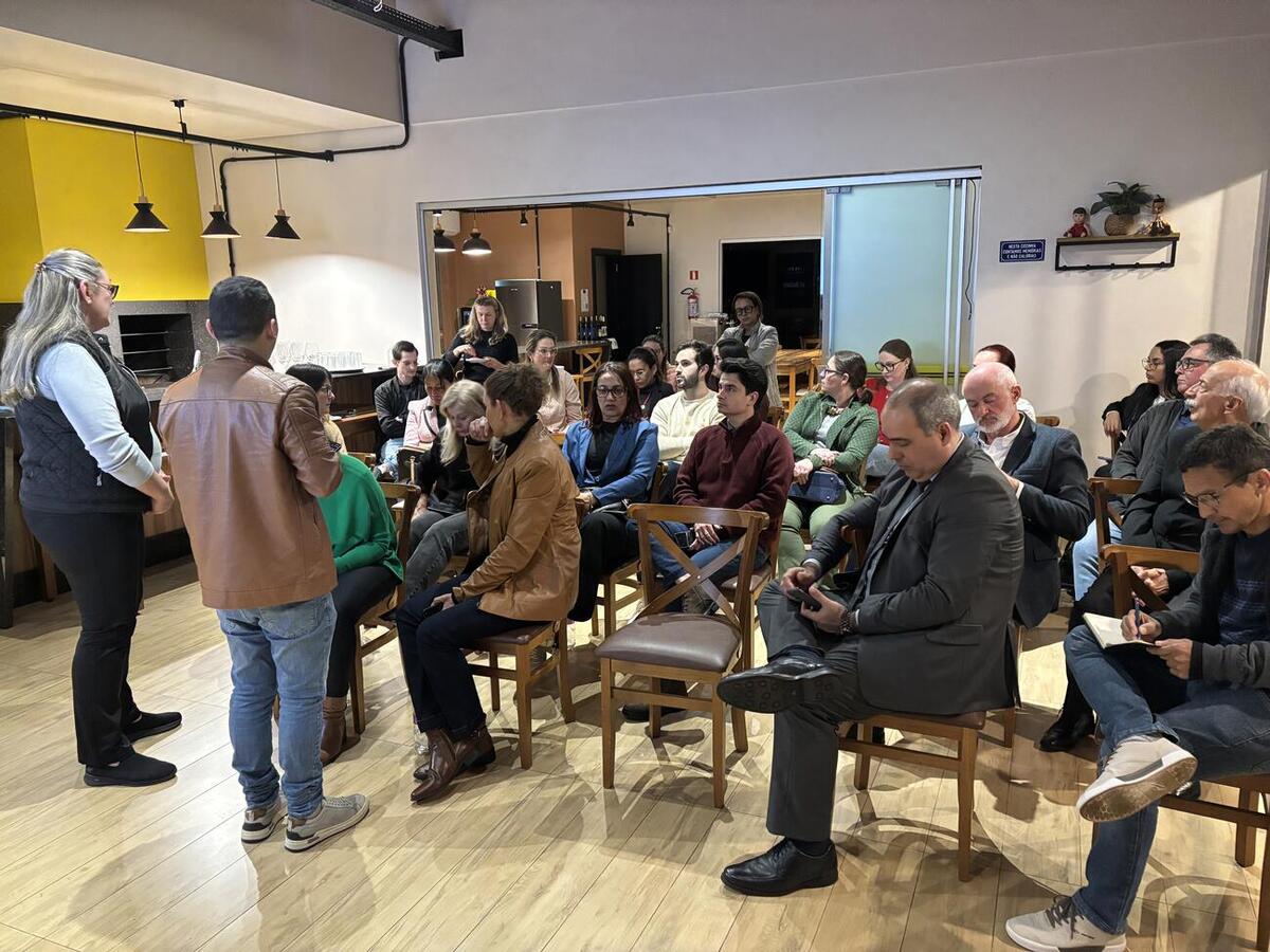 Participaram representantes de diversos segmentos da saúde do município para buscar soluções para o aumento no índice