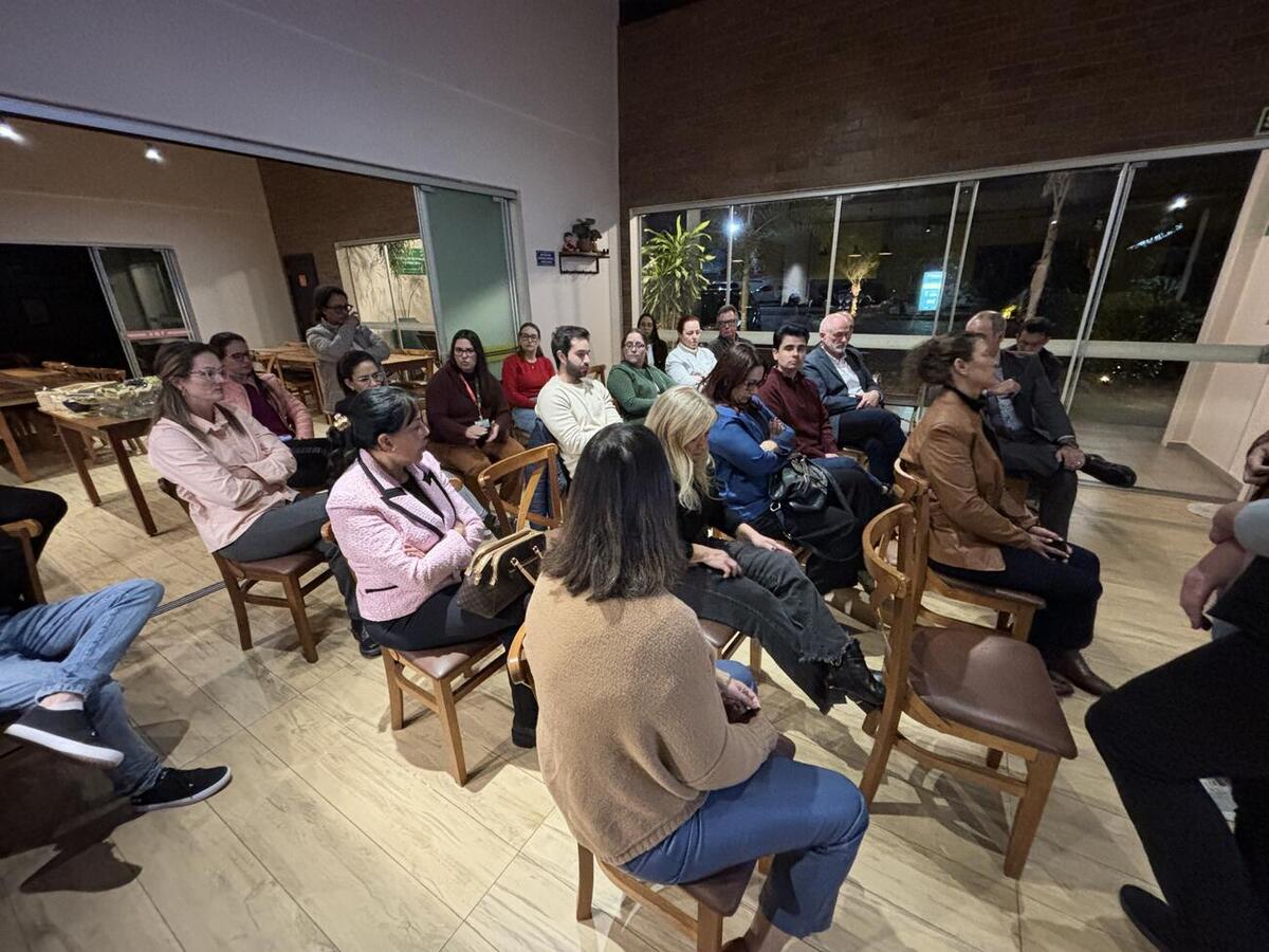 Participaram representantes de diversos segmentos da saúde do município para buscar soluções para o aumento no índice