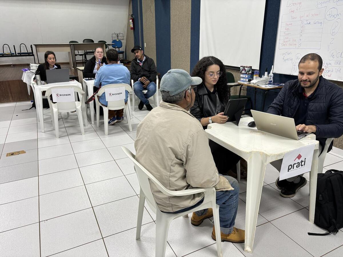 Evento realizado no CJU Mariana Luiza Von Borstel reuniu empresas com vagas operacionais, técnicas e administrativas