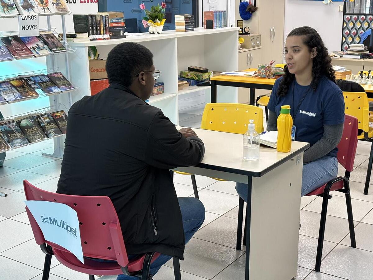 Evento realizado no CJU Mariana Luiza Von Borstel reuniu empresas com vagas operacionais, técnicas e administrativas