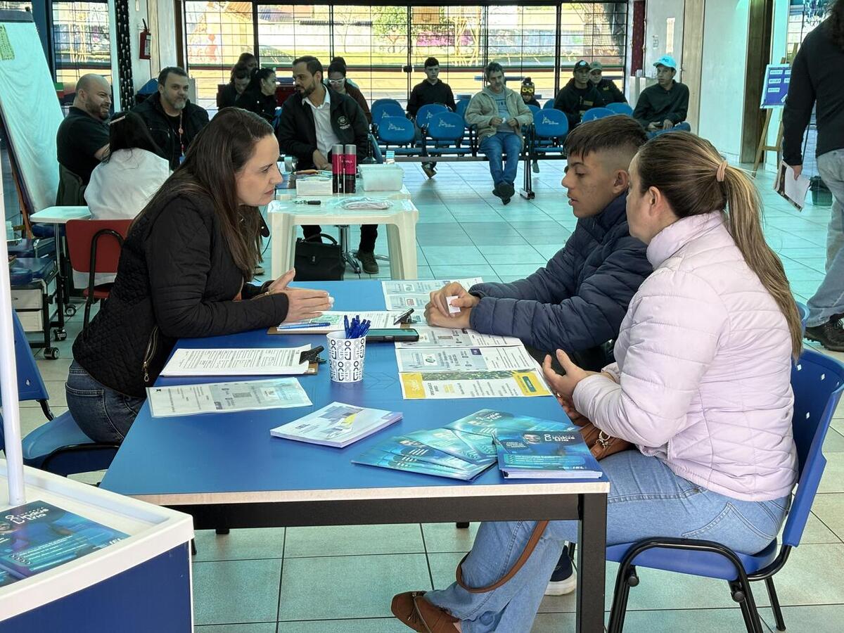 Evento realizado no CJU Mariana Luiza Von Borstel reuniu empresas com vagas operacionais, técnicas e administrativas