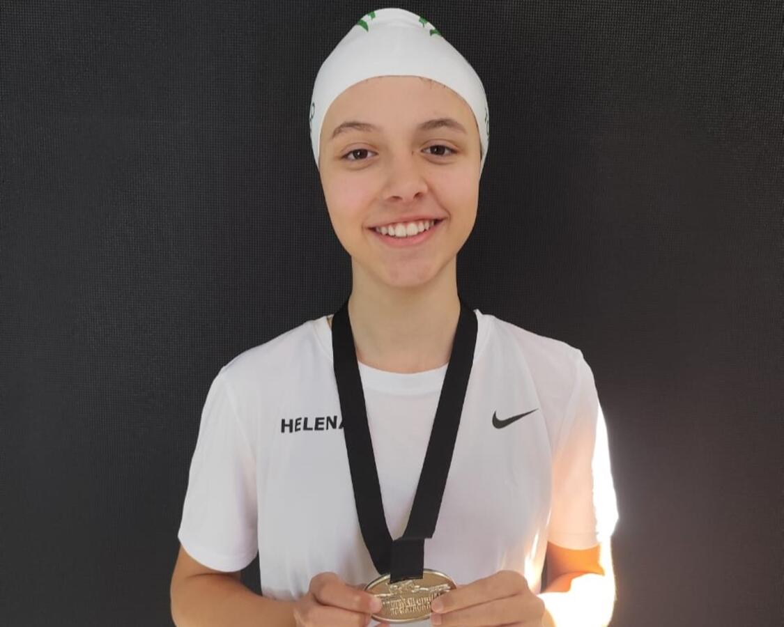 Atletas da cidade conquistam dezenas de medalhas e mostram força na natação regional