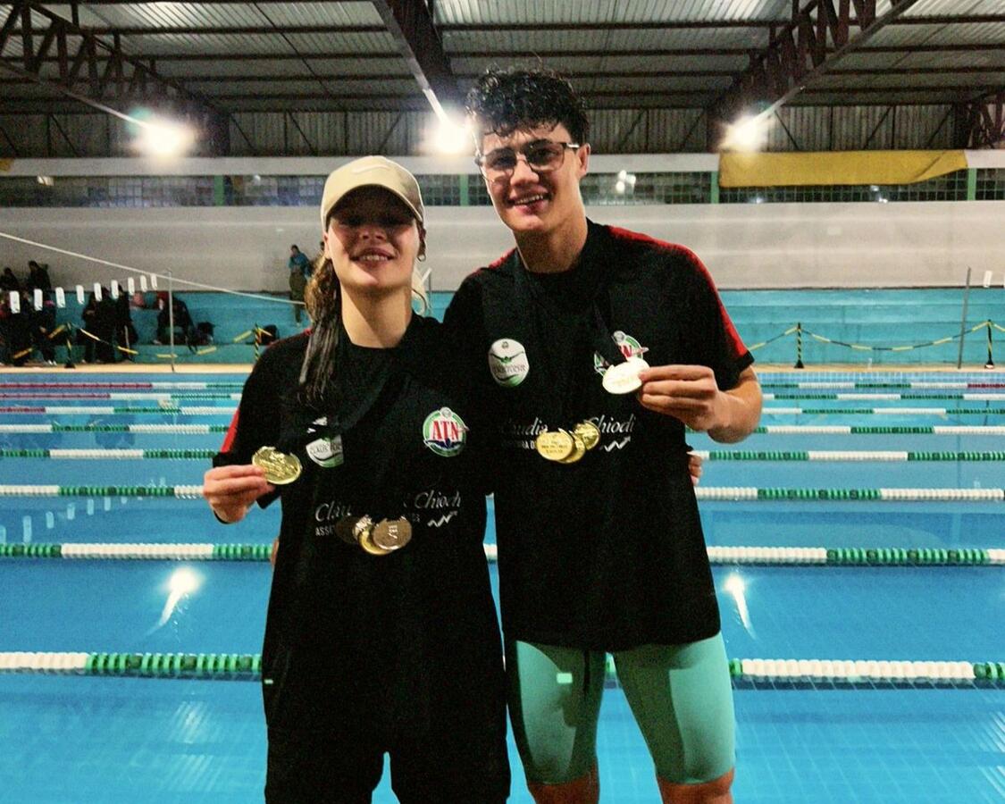 Atletas da cidade conquistam dezenas de medalhas e mostram força na natação regional