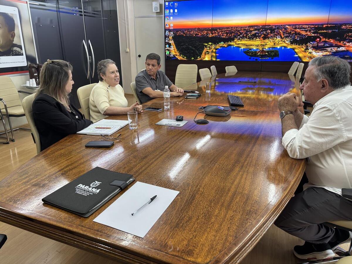 Ela se encontrou com o prefeito Mario Costenaro e o vice-prefeito Lucio De Marchi e pôde conhecer alguns departamentos da Prefeitura de Toledo