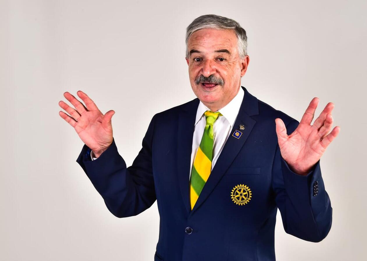 De uma maneira descontraída, Emílio Martini promoverá um show de humor beneficente sobre a rotina da pessoa idosa