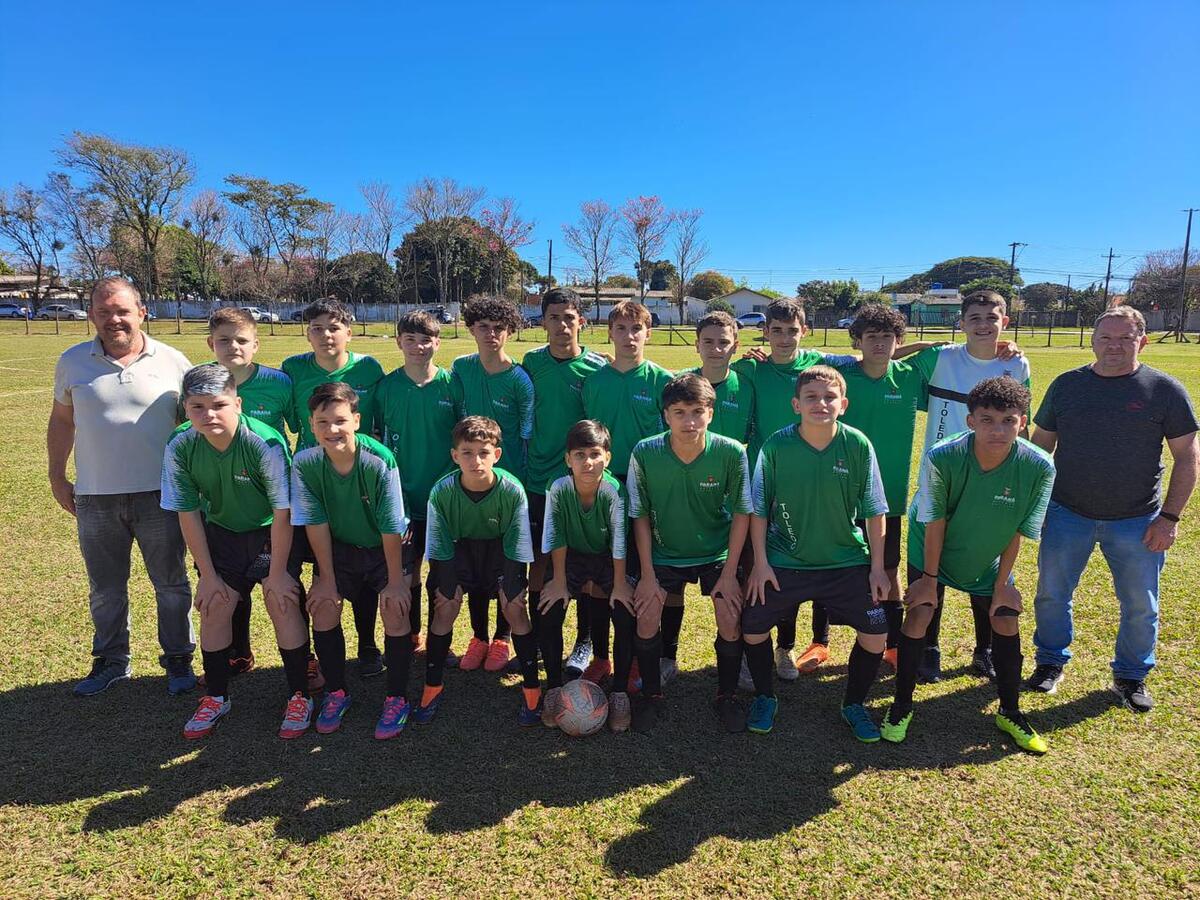 este ano 32 equipes, de 17 escolas, participam da competição nas categorias de 12 a 14 e 15 a 17 anos. Jogos seguem até a próxima semana
