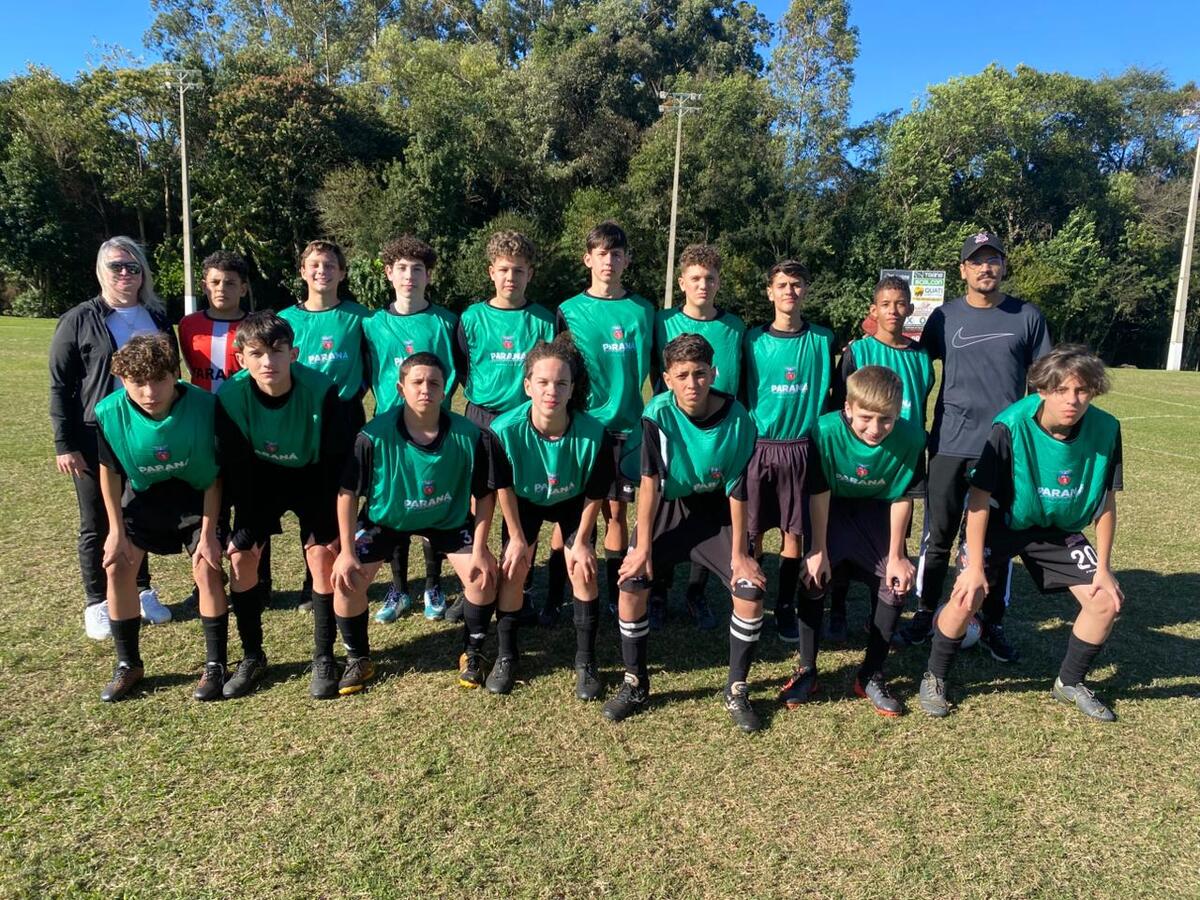 este ano 32 equipes, de 17 escolas, participam da competição nas categorias de 12 a 14 e 15 a 17 anos. Jogos seguem até a próxima semana