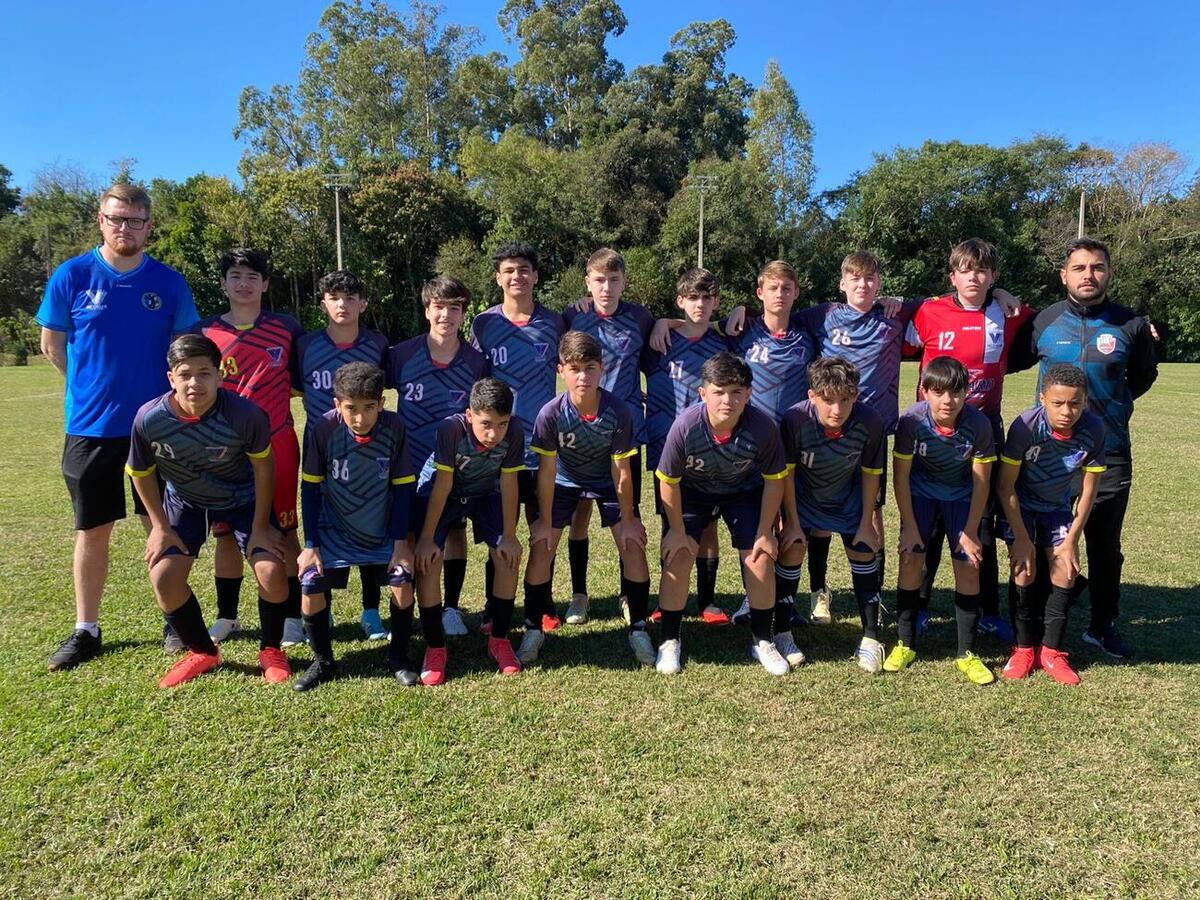 este ano 32 equipes, de 17 escolas, participam da competição nas categorias de 12 a 14 e 15 a 17 anos. Jogos seguem até a próxima semana