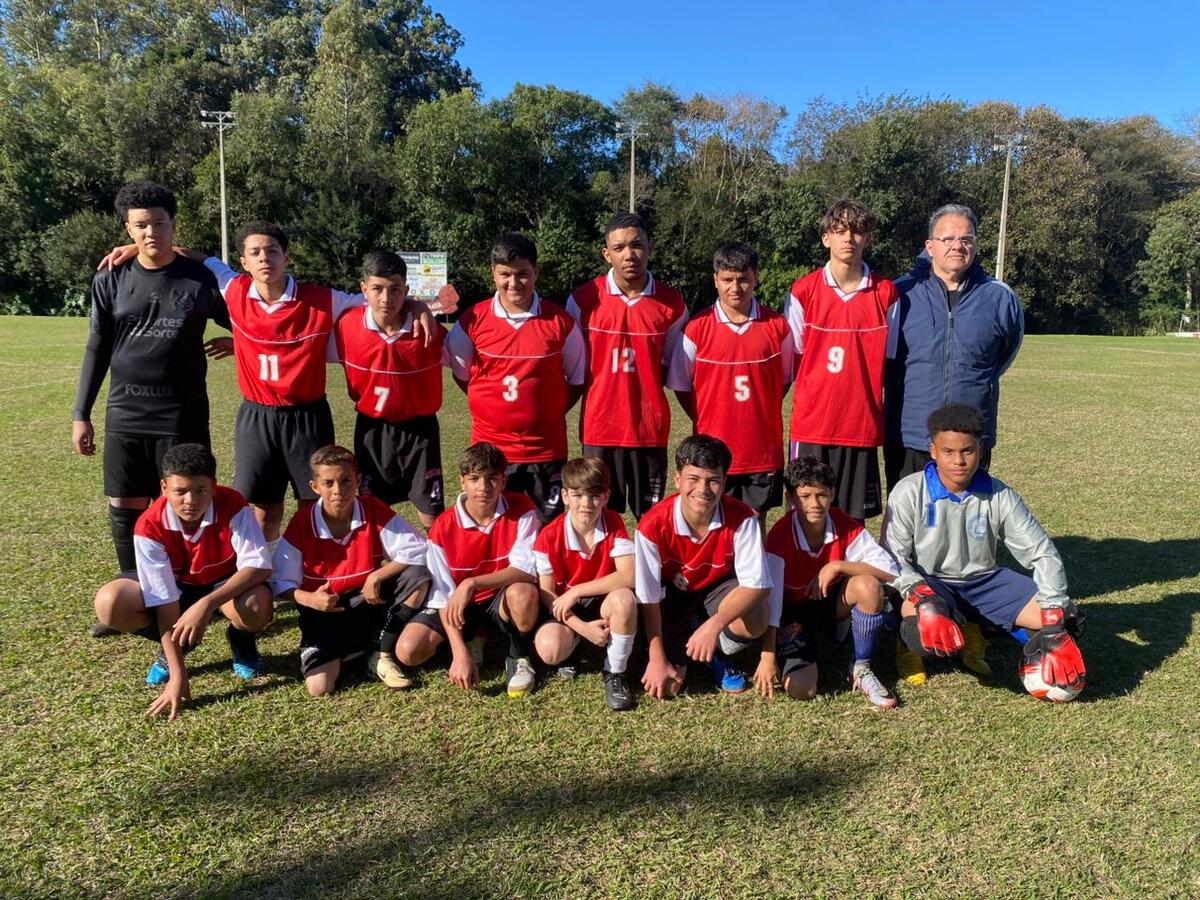 este ano 32 equipes, de 17 escolas, participam da competição nas categorias de 12 a 14 e 15 a 17 anos. Jogos seguem até a próxima semana