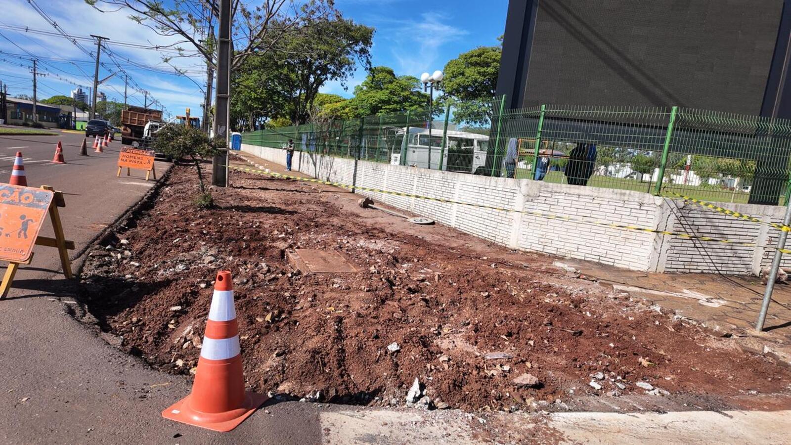 Com um investimento de mais de R$3.000.000,00 a Secretaria de Infraestrutura Rural e Urbana e de Serviços Públicos deu início aos trabalhos de revitalização de mais um trecho da Avenida Ministro Cirne Lima