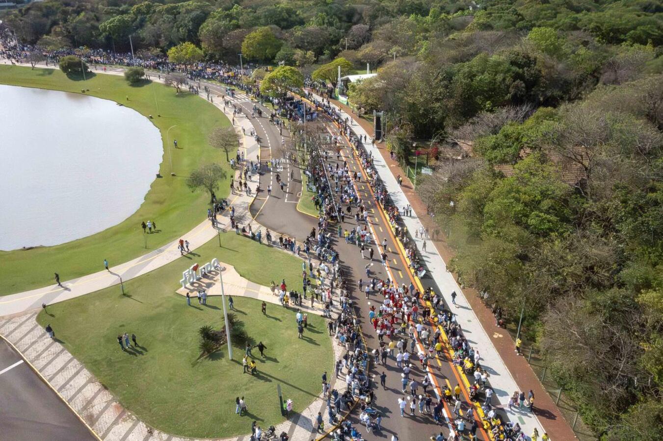 Evento alusivo à Independência do Brasil teve ainda hasteamento das bandeiras, execução do hino nacional e condução do fogo simbólico