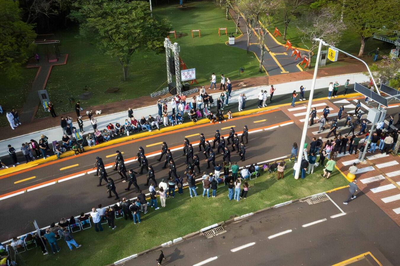 Evento alusivo à Independência do Brasil teve ainda hasteamento das bandeiras, execução do hino nacional e condução do fogo simbólico