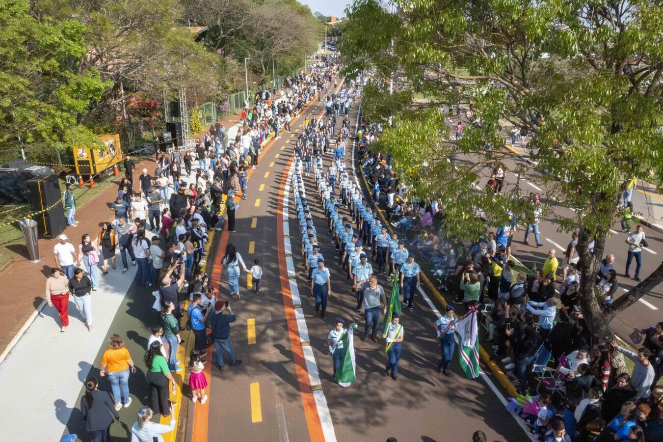 Evento alusivo à Independência do Brasil teve ainda hasteamento das bandeiras, execução do hino nacional e condução do fogo simbólico