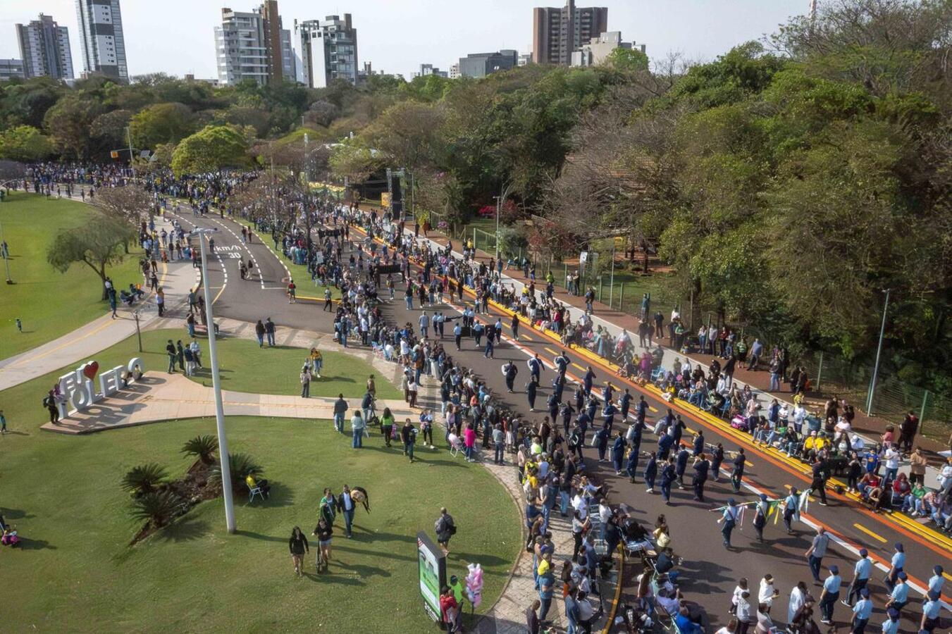 Evento alusivo à Independência do Brasil teve ainda hasteamento das bandeiras, execução do hino nacional e condução do fogo simbólico