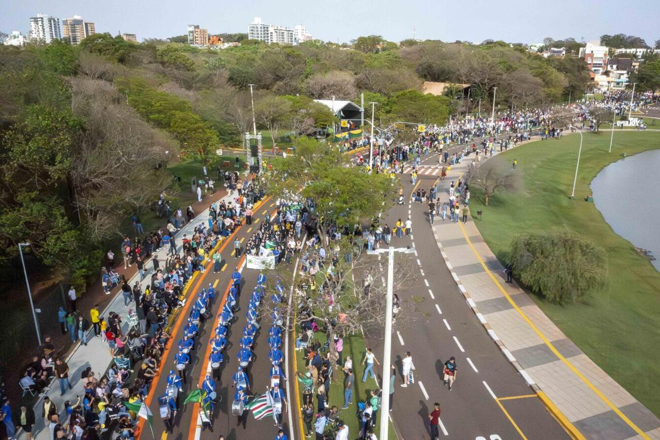 Evento alusivo à Independência do Brasil teve ainda hasteamento das bandeiras, execução do hino nacional e condução do fogo simbólico