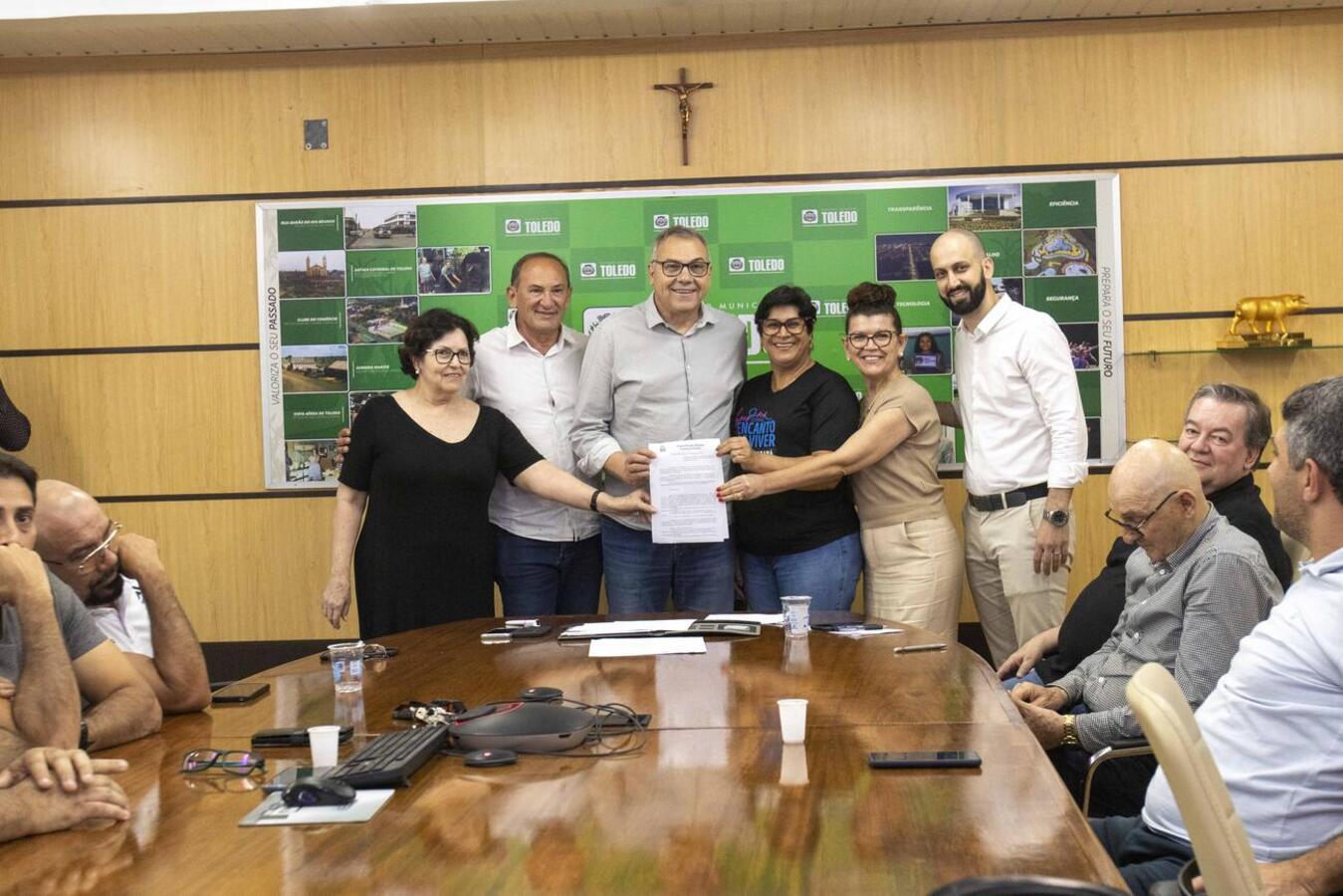 Três entidades foram reconhecidas como de utilidade pública e uma recebeu permissão de uso de imóvel municipal