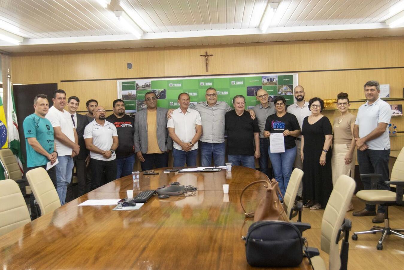 Três entidades foram reconhecidas como de utilidade pública e uma recebeu permissão de uso de imóvel municipal