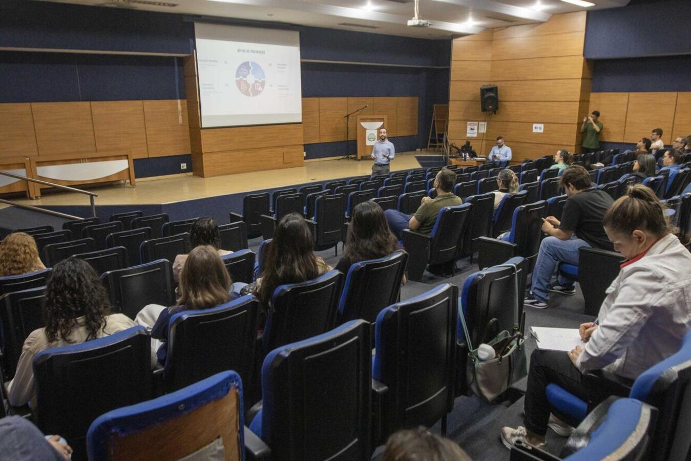 Na manhã desta terça-feira (16) a Secretaria da Saúde realizou uma capacitação com médicos, enfermeiros e estudantes de medicina sobre o rastreamento de doenças