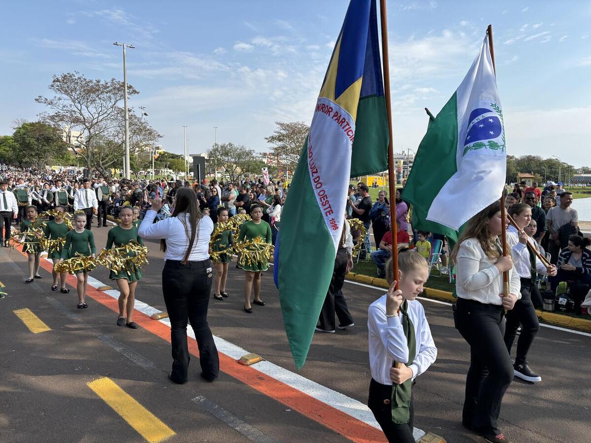 Evento alusivo à Independência do Brasil teve ainda hasteamento das bandeiras, execução do hino nacional e condução do fogo simbólico