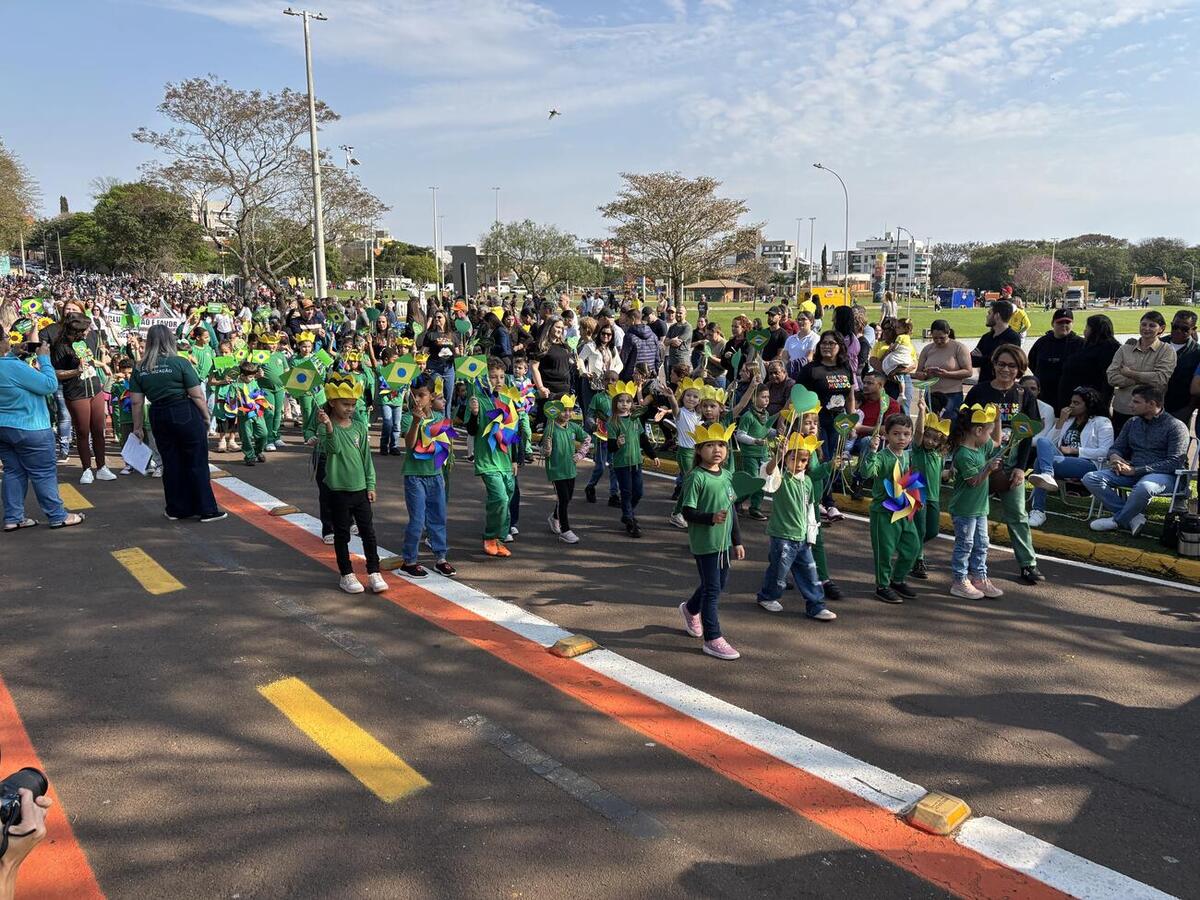 Evento alusivo à Independência do Brasil teve ainda hasteamento das bandeiras, execução do hino nacional e condução do fogo simbólico