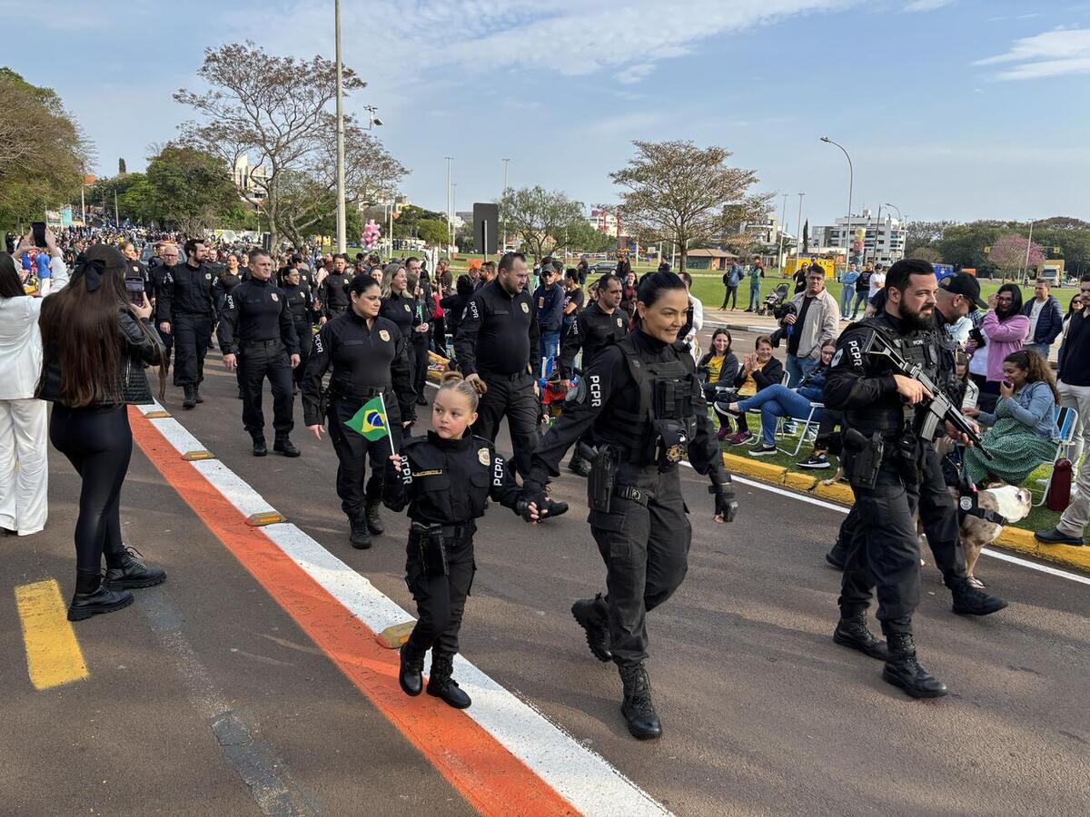 Evento alusivo à Independência do Brasil teve ainda hasteamento das bandeiras, execução do hino nacional e condução do fogo simbólico
